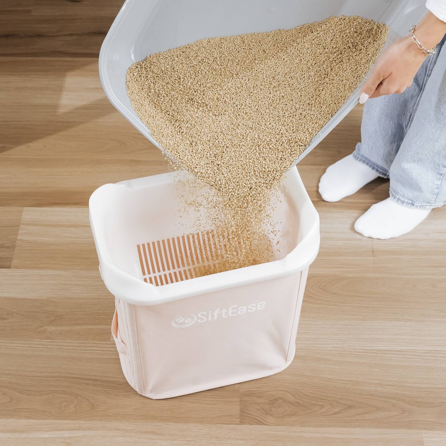 SiftEase cat litter sifters are designed to work with your favorite clumping litter  so you can experience the benefits of sifting litter without having to change your cat's litter box routine.